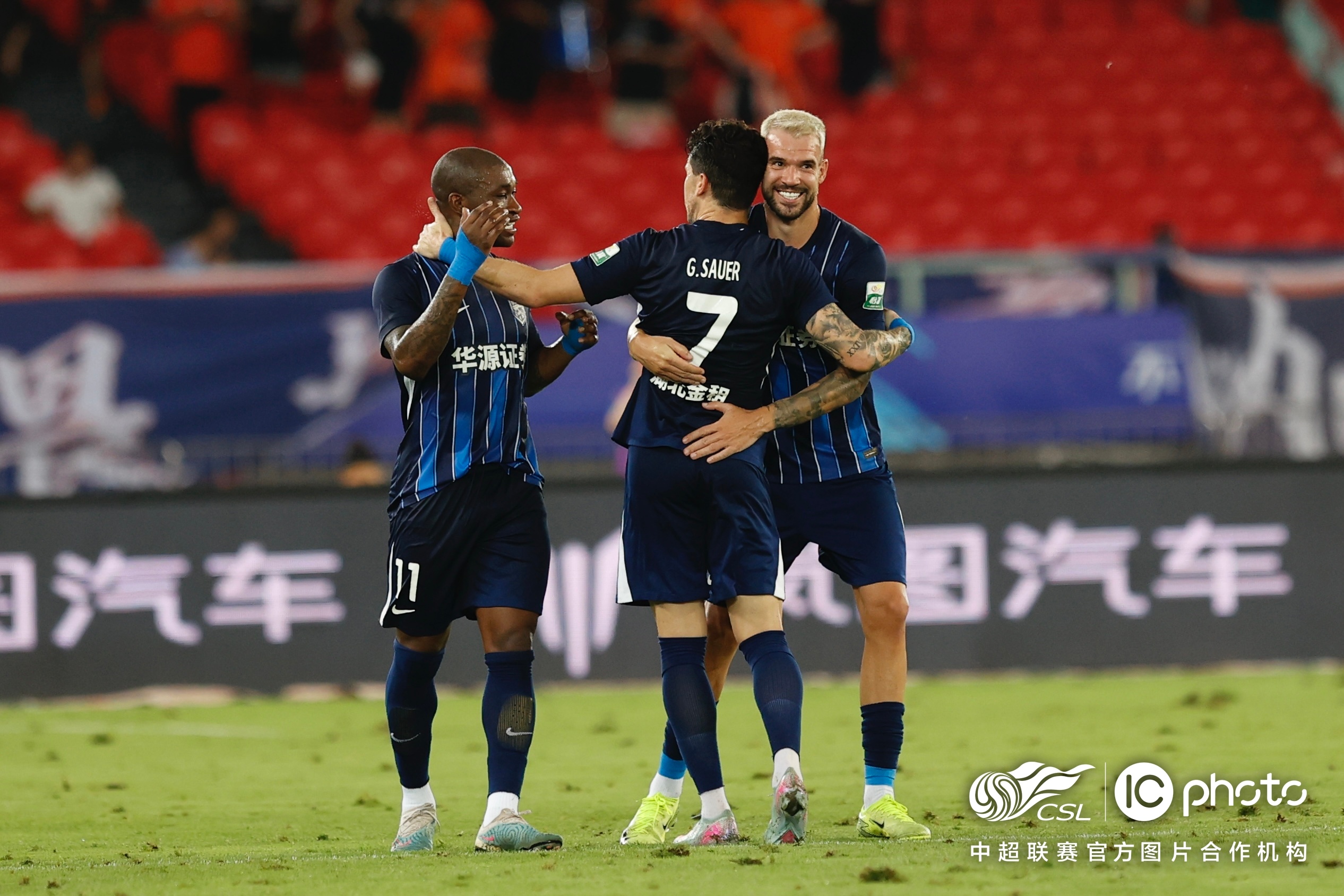 U8-中超赛程吃紧，武汉三镇清晨状态回暖，态度坚定，年轻球员得到机会(武汉212特大连环谋杀事件)