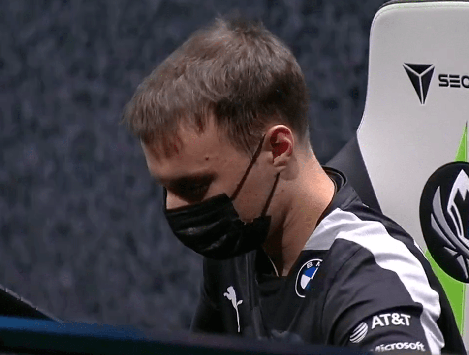 U8娱乐-包含Ming回归赛场，败北首场状态亮眼，FPX观众沸腾！的词条